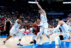 db真人官网入口-国际比赛日山东男篮备战CBA常规赛；防线松动细节曝光；底气十足；更衣室氛围转暖