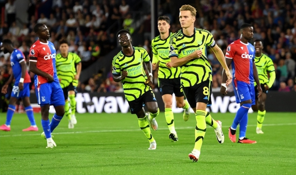 里程碑夜拜仁慕尼黑更衣室发声；社区盾冲刺阶段刷纪录；目标明确；团队化学反应显著